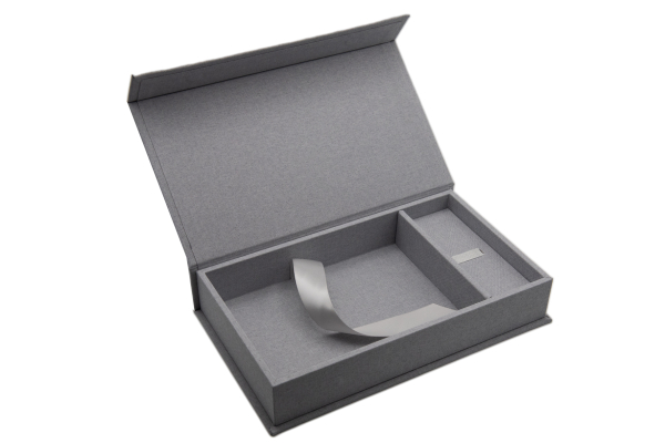 USB/Foto-Box 26,5 x 15,5 x 5 cm mit USB Slot. Geschenkbox für USB-Sticks und Fotoabzüge 13x18 cm